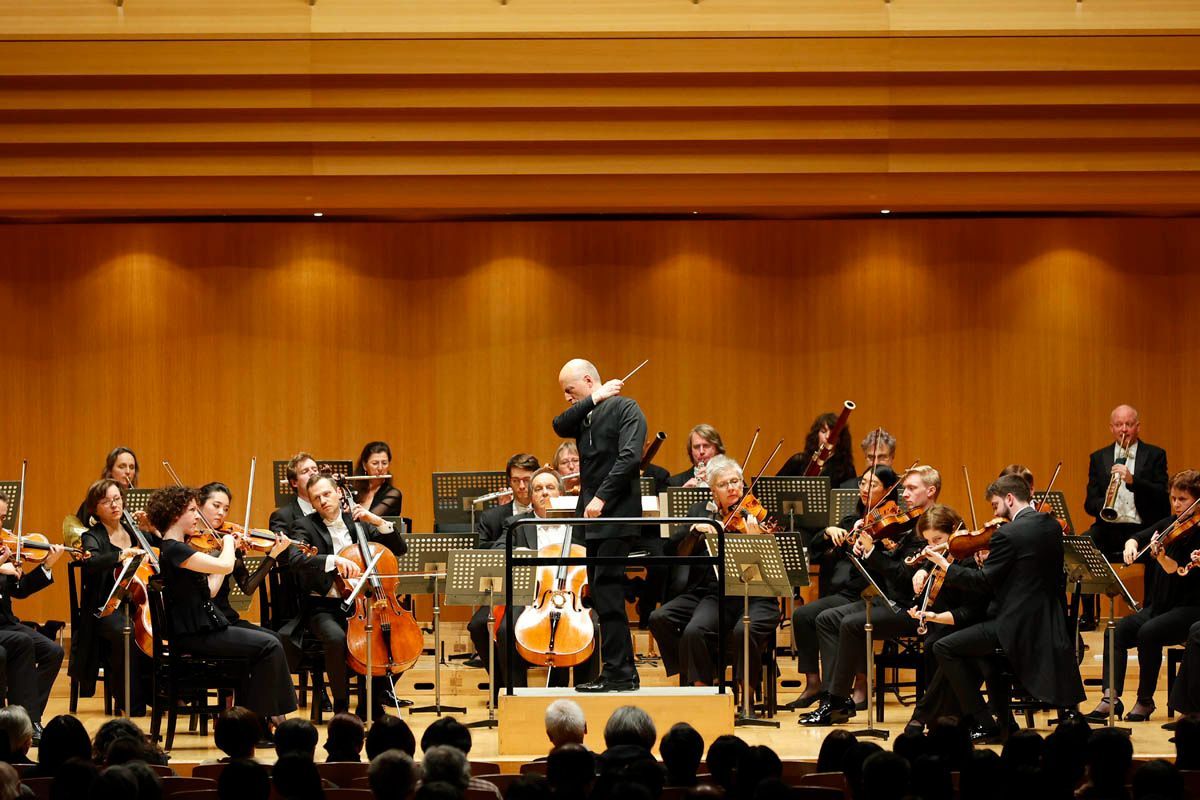 Paavo Järvi conducts the Deutsche Kammerphilharmonie Bremen © Michiharu Okubo | Tokyo Opera City Cultural Foundation