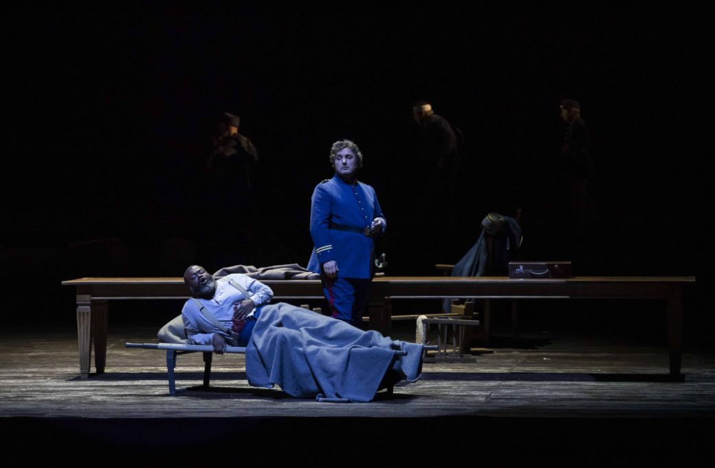 Russell Thomas (Alvaro) et Ludovic T&eacute;zier (Carlo) &copy; Charles Duprat / Op&eacute;ra national de Paris