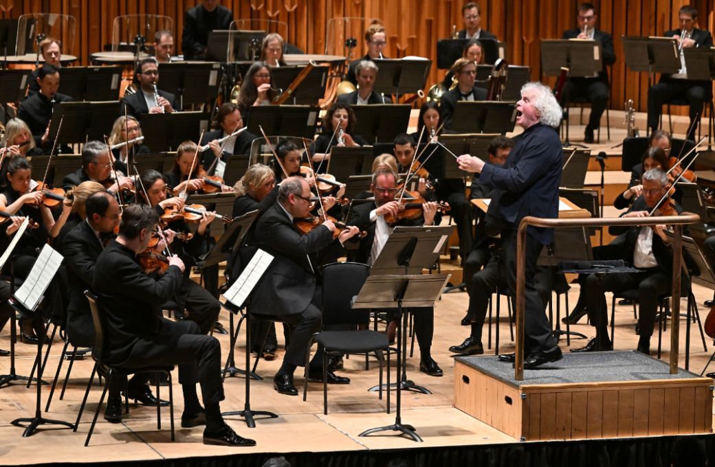 Sir Simon Rattle conducts the London Symphony Orchestra &copy; LSO | Mark Allan