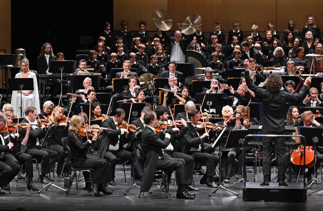 Elīna Garanča mit Robin Ticciati und den Münchner Philharmonikern © Andrea Kremper