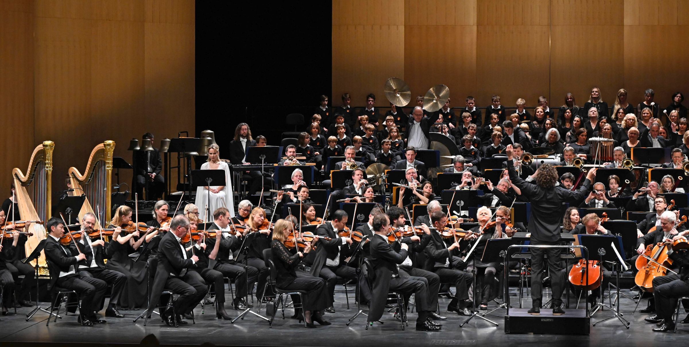 Elīna Garanča mit Robin Ticciati und den Münchner Philharmonikern © Andrea Kremper