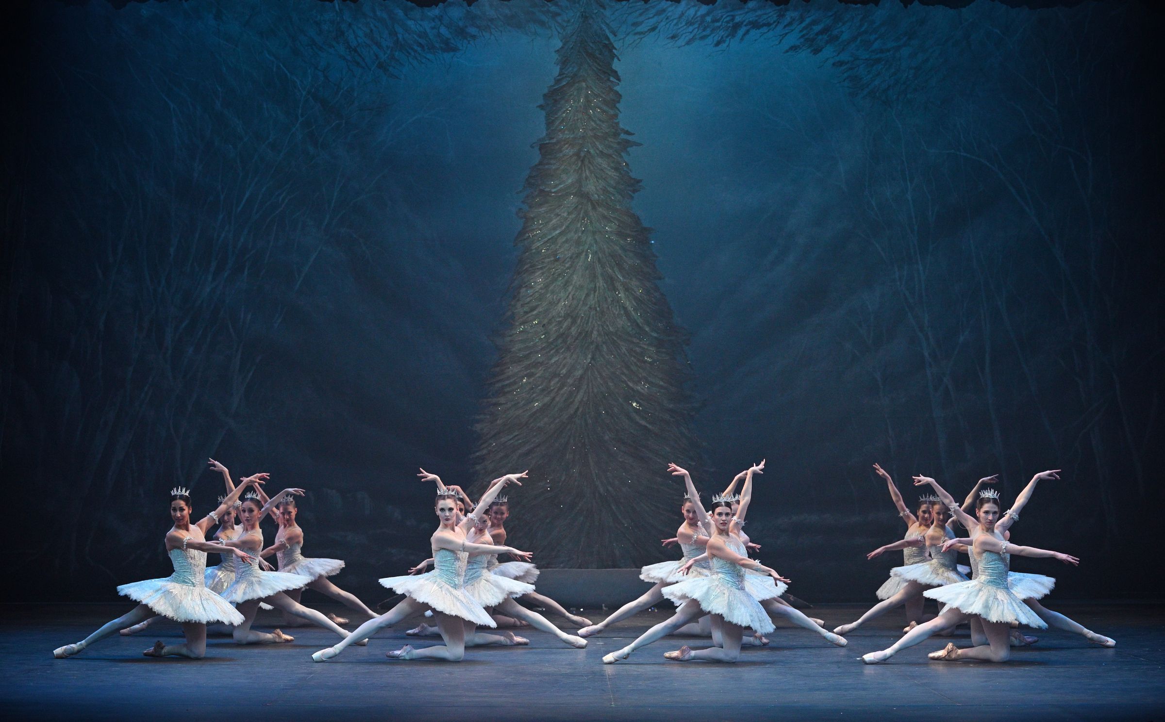 English National Ballet dancers in <i>The Nutcracker</i> © Laurent Liotardo