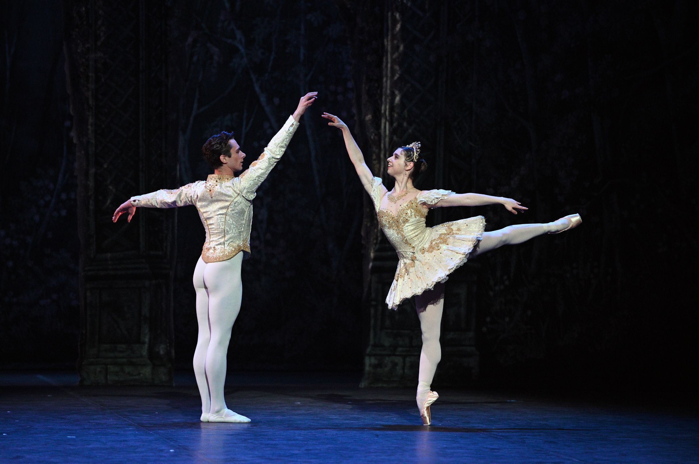 Francesco Gabriele Frola and Julia Conway in <i>The Nutcracker</i> © Laurent Liotardo