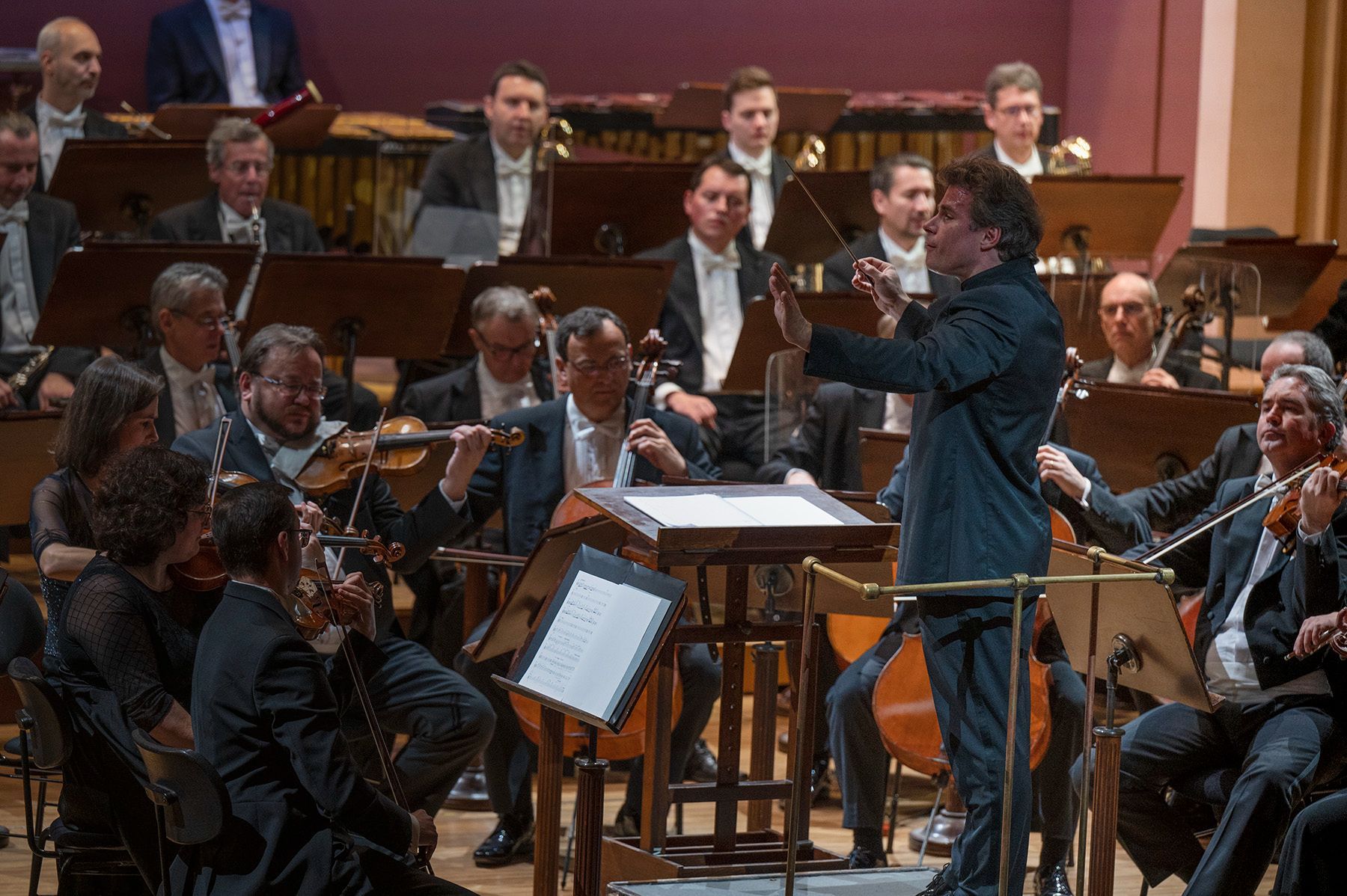 Jakub Hrůša conducts the Czech Philharmonic &copy; Petr Kadlec