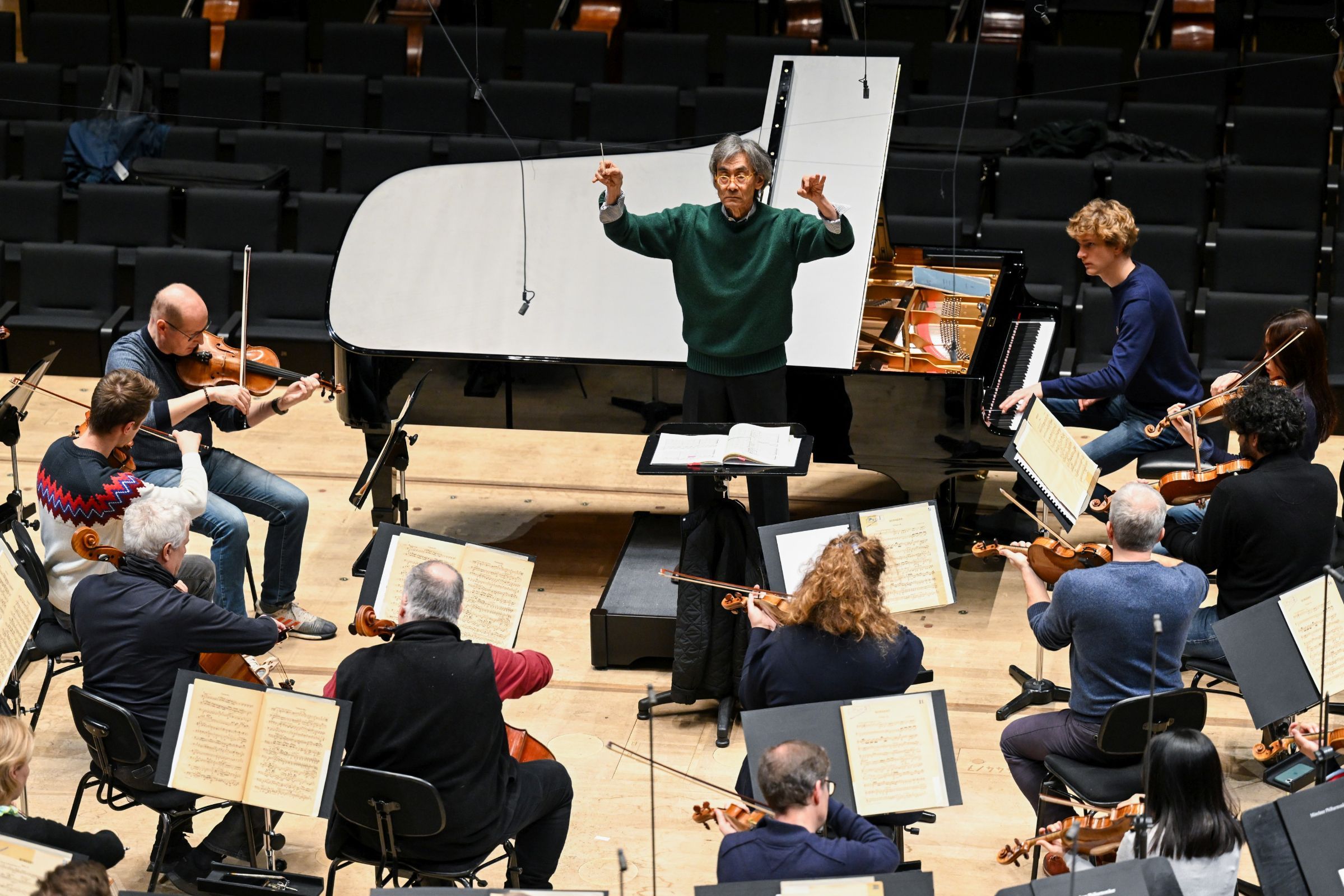 Kent Nagano mit Jan Lisiecki und den Münchner Philharmonikern &copy; Tobias Hase (Probenfoto)