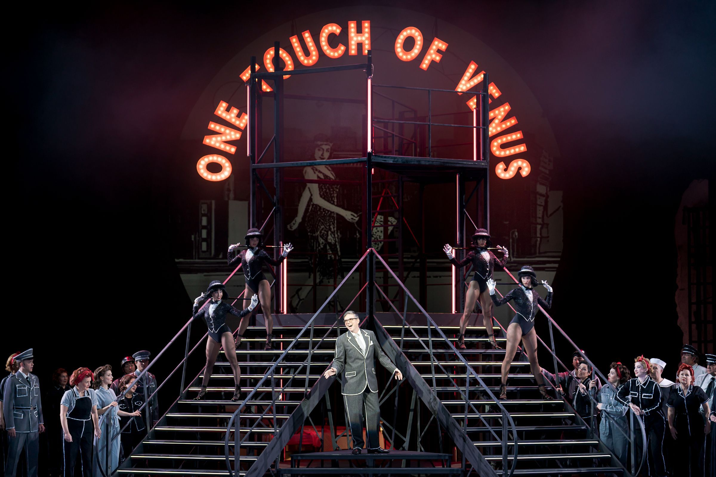 Ivan Oreščanin (Whitelaw Savory), Ballett und Chor der Oper Graz &copy; Werner Kmetitsch