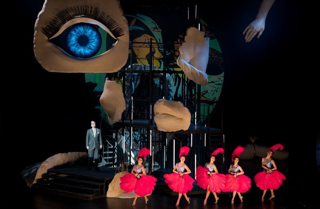Ivan Ore&scaron;čanin (Whitelaw Savory) und Damen des Balletts der Oper Graz &copy; Werner Kmetitsch