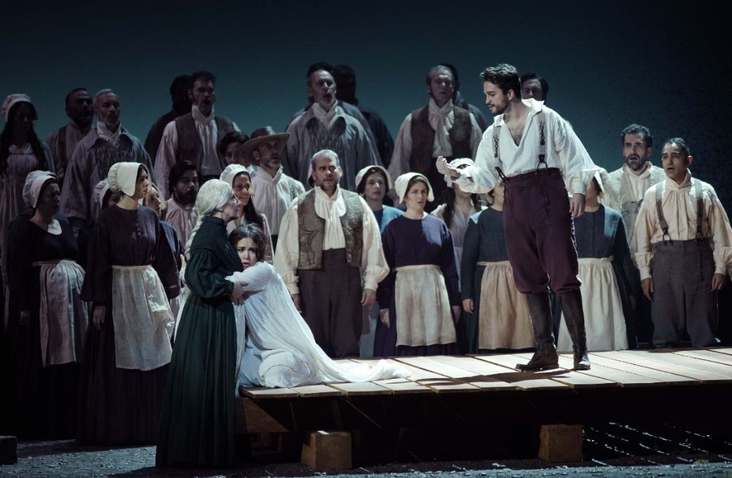 Nadine Sierra (Amina), Monica Bacelli (Teresa) y Xabier Anduaga (Elvino) &copy; Javier del Real | Teatro Real