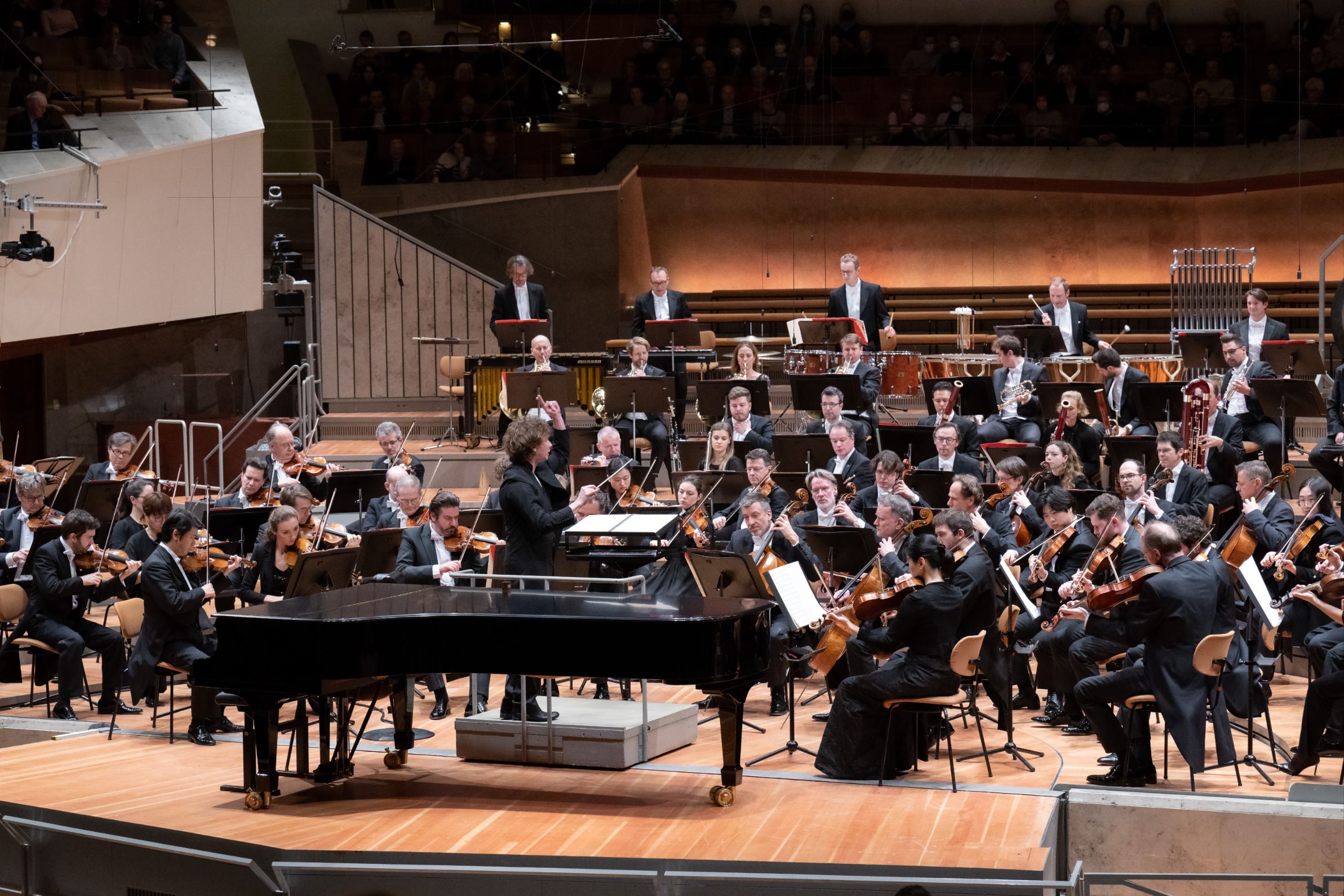 Santtu-Matias Rouvali conducts the Berliner Philharmoniker &copy; Monika Rittershaus