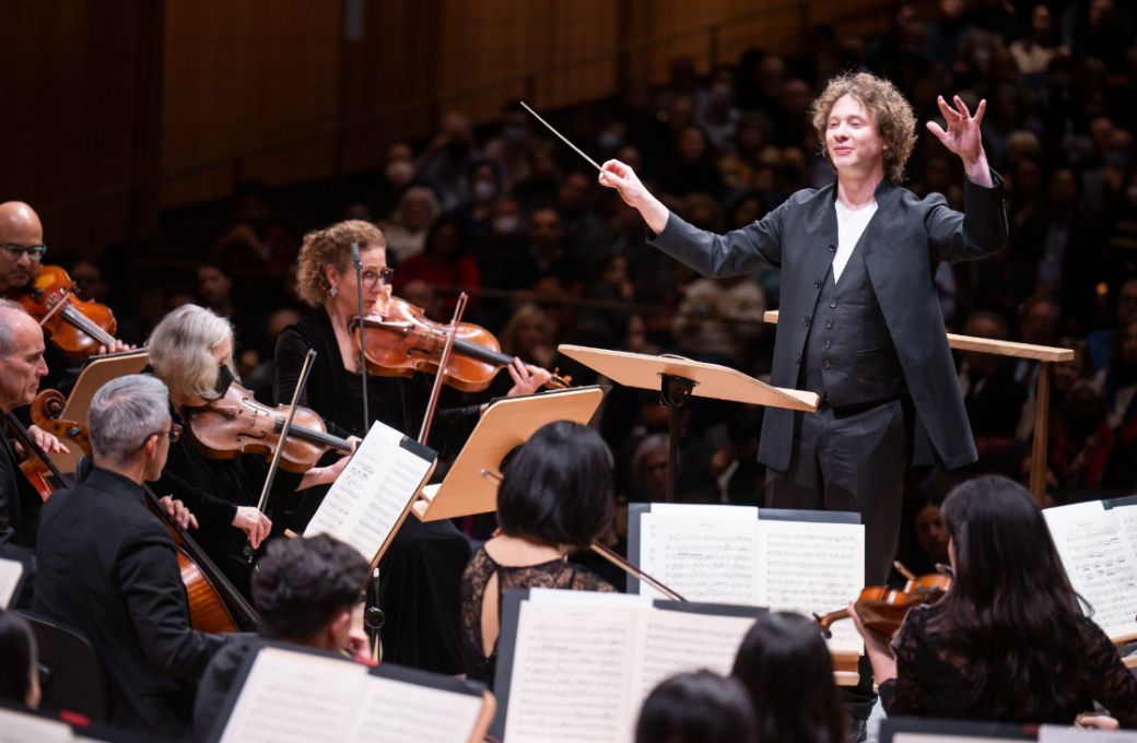 Santtu-Matias Rouvali conducts the New York Philharmonic © Chris Lee