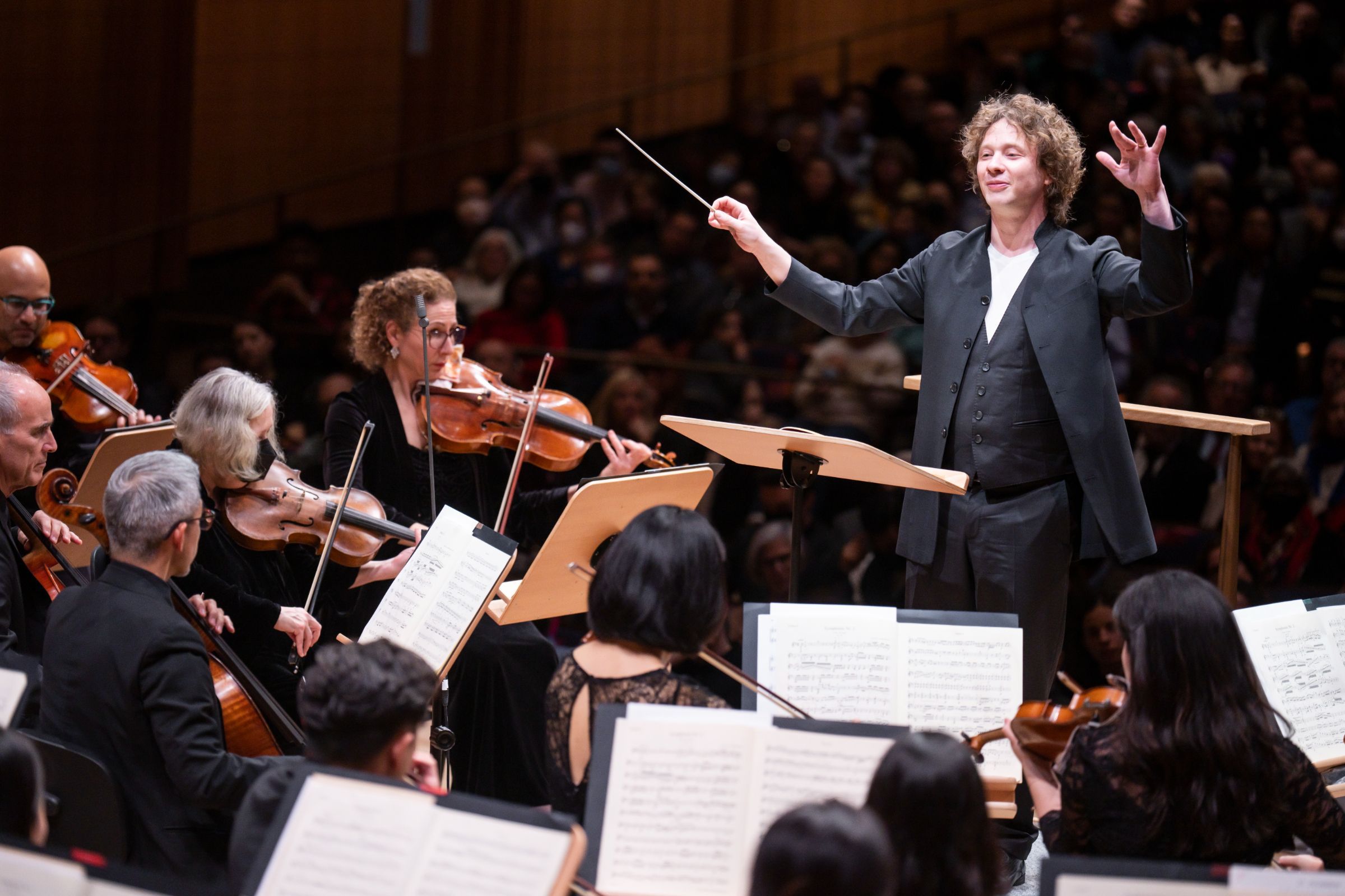 Santtu-Matias Rouvali conducts the New York Philharmonic © Chris Lee