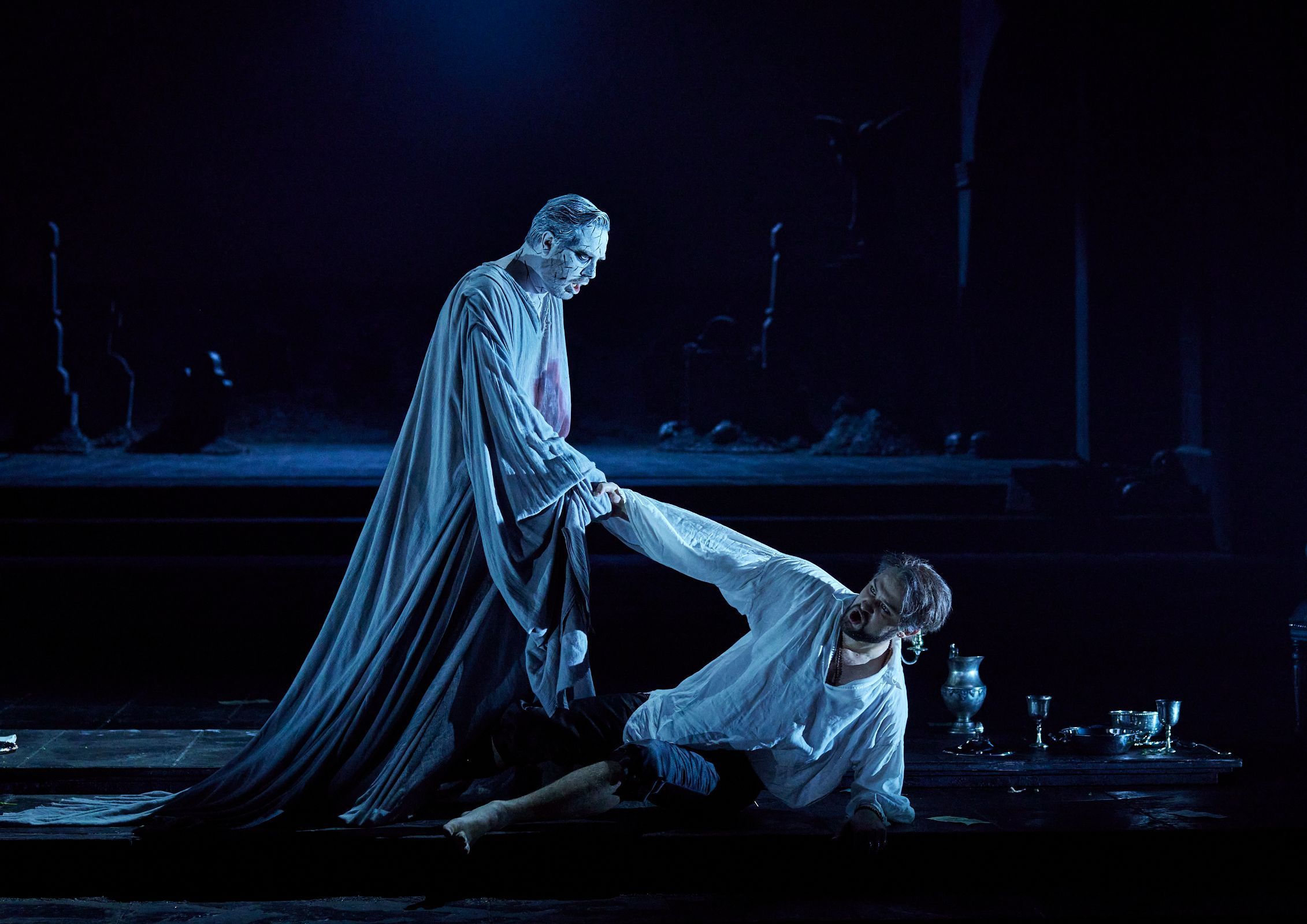 David Parkin (The Commendatore) and Andrei Kymach (Don Giovanni) © Keith Saunders