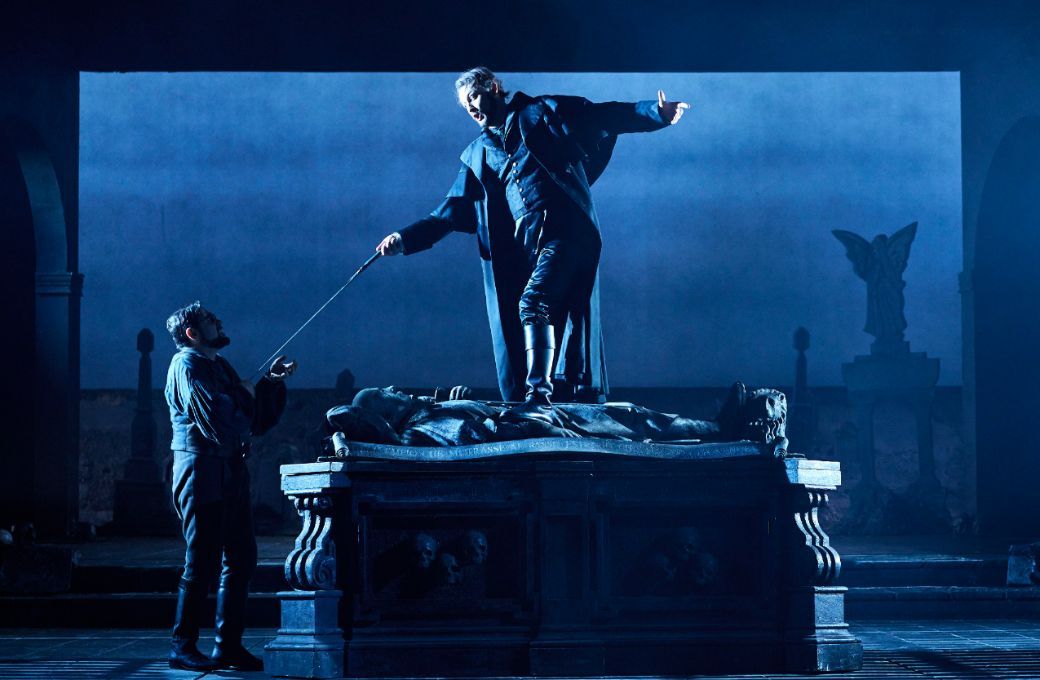Yuri Kissin (Leporello) and Andrei Kymach (Don Giovanni) © Keith Saunders