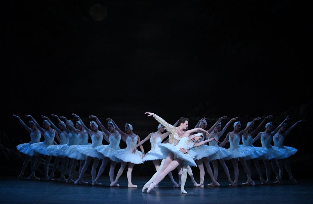 Emma Hawes and Aitor Arrieta in Act 2 <i>Swan Lake</i> &copy; Laurent Liotardo