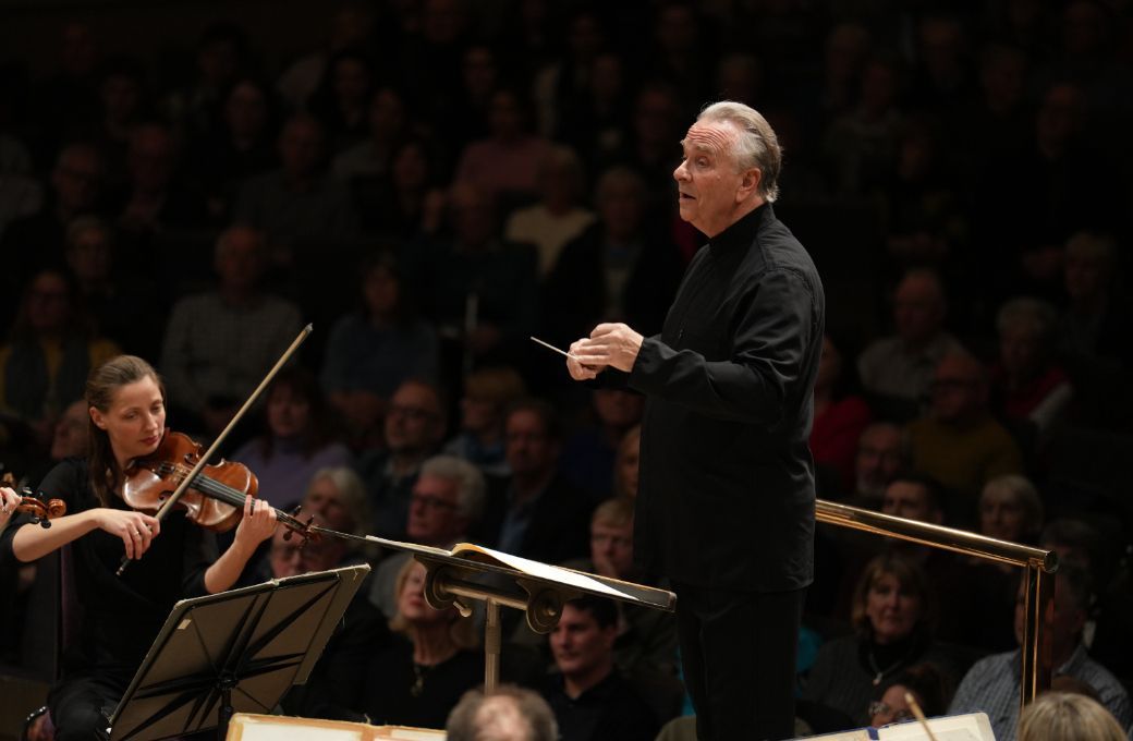 Sir Mark Elder conducts the Hall&eacute; &copy; Alex Burns | The Hall&eacute;