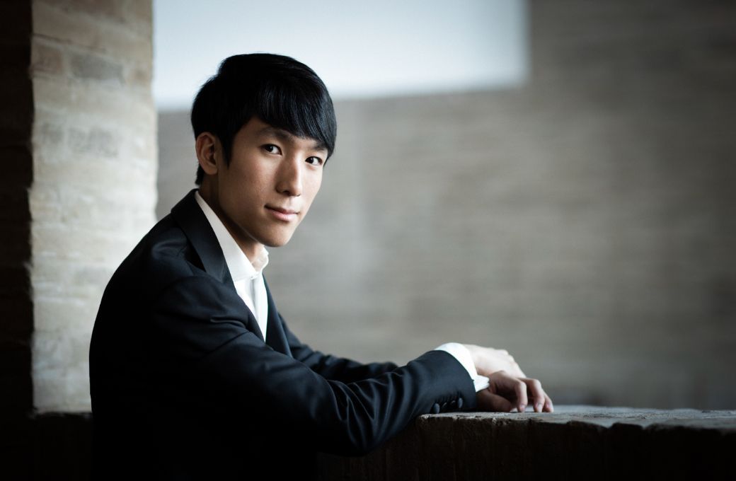 Eric Lu &copy; Benjamin Ealovega