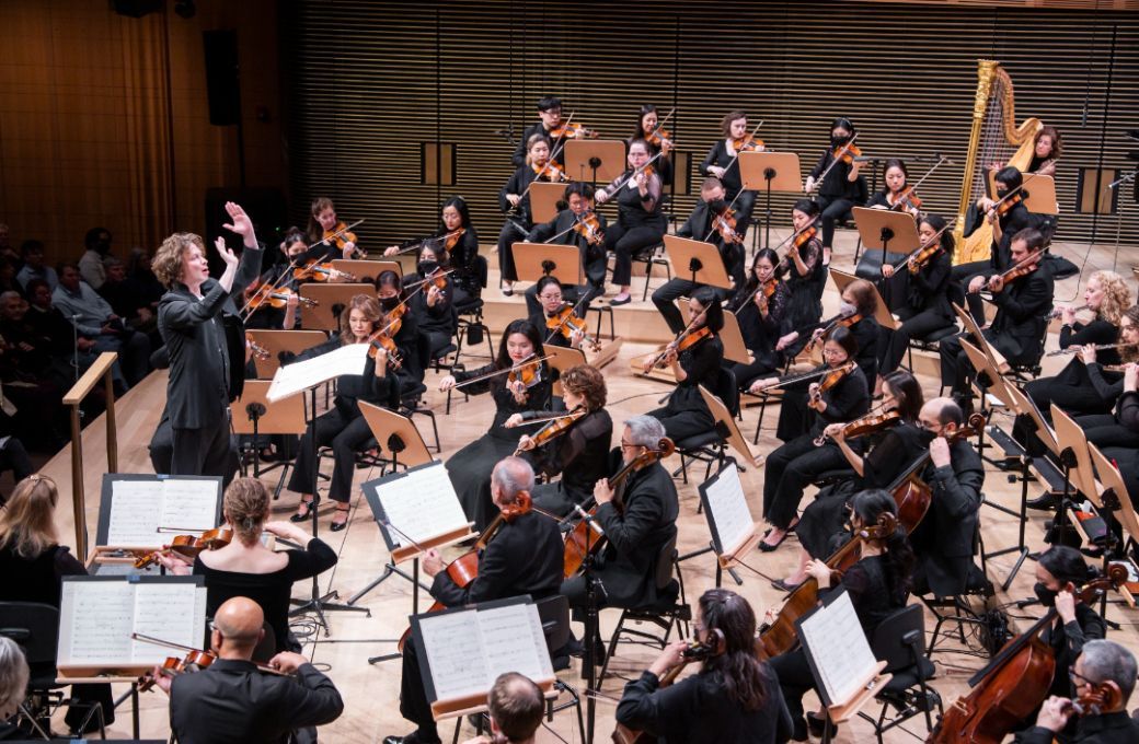 Santtu-Matias Rouvali conducts the New York Philharmonic &copy; Chris Lee