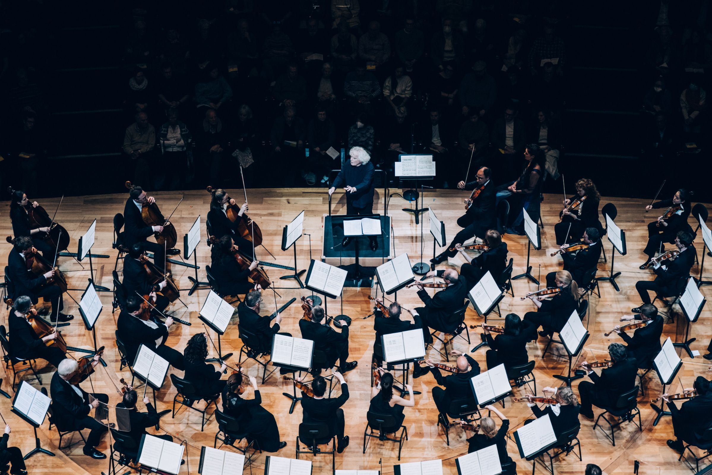 Simon Rattle dirige le LSO à la Philharmonie de Paris © Alexandre Wallon / Cheeese