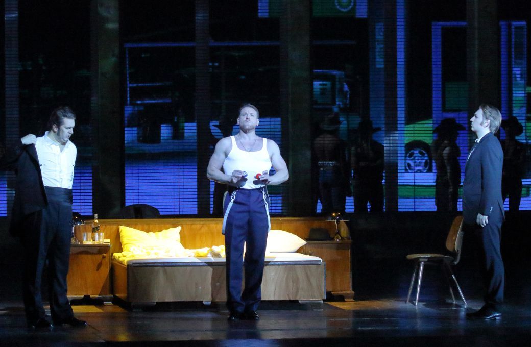 Roman Burdenko (Eugen Onegin), Günther Groissböck (Fürst Gremin) und Bogdan Volkov (Lenski) © Wilfried Hösl