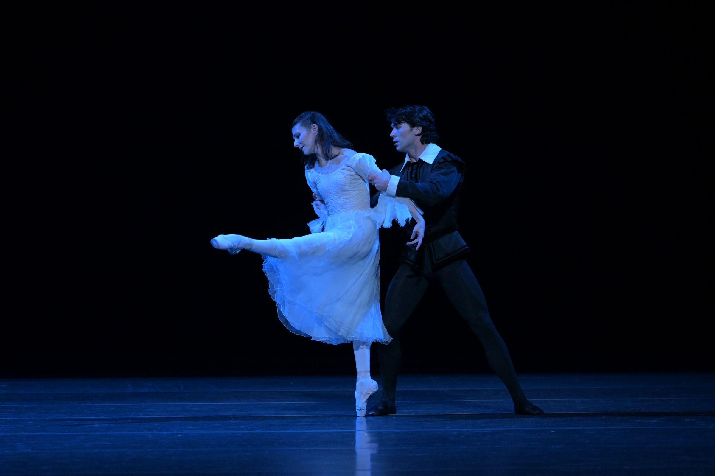 Alina Cojocaru and Alexandr Trusch in <i>Don Juan</i> © Takashi Shikama