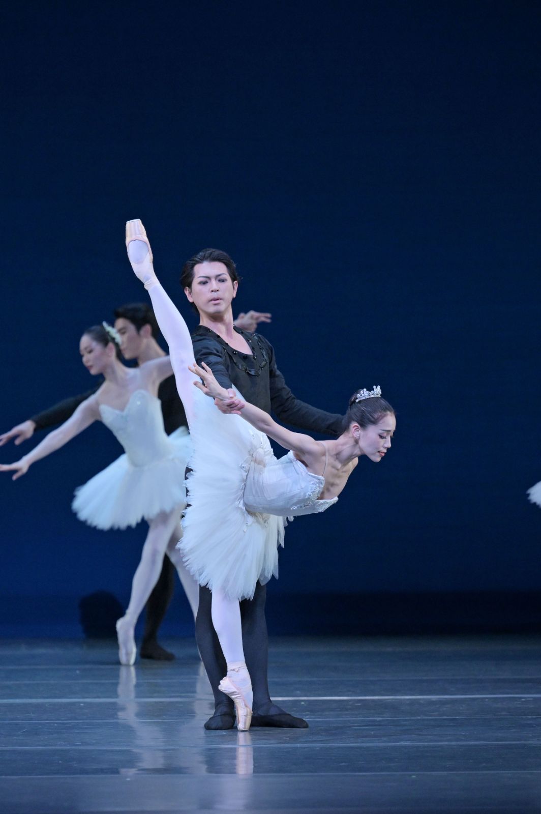 Ayako Ono and Shun Izawa in <i>Symphony in C</i> © Takashi Shikama