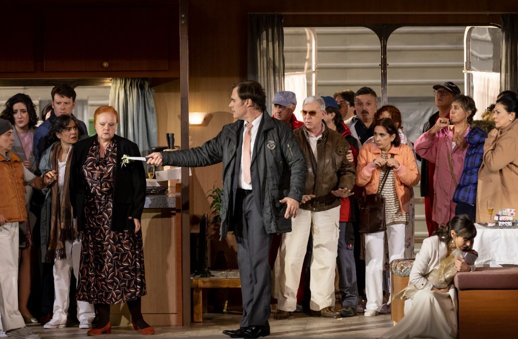 Petra Lang (Kostelnička), Brandon Jovanovich (Laca Klemeň), Corinne Winters (Jenůfa) © Miguel Lorenzo y Mikel Ponce | Les Arts
