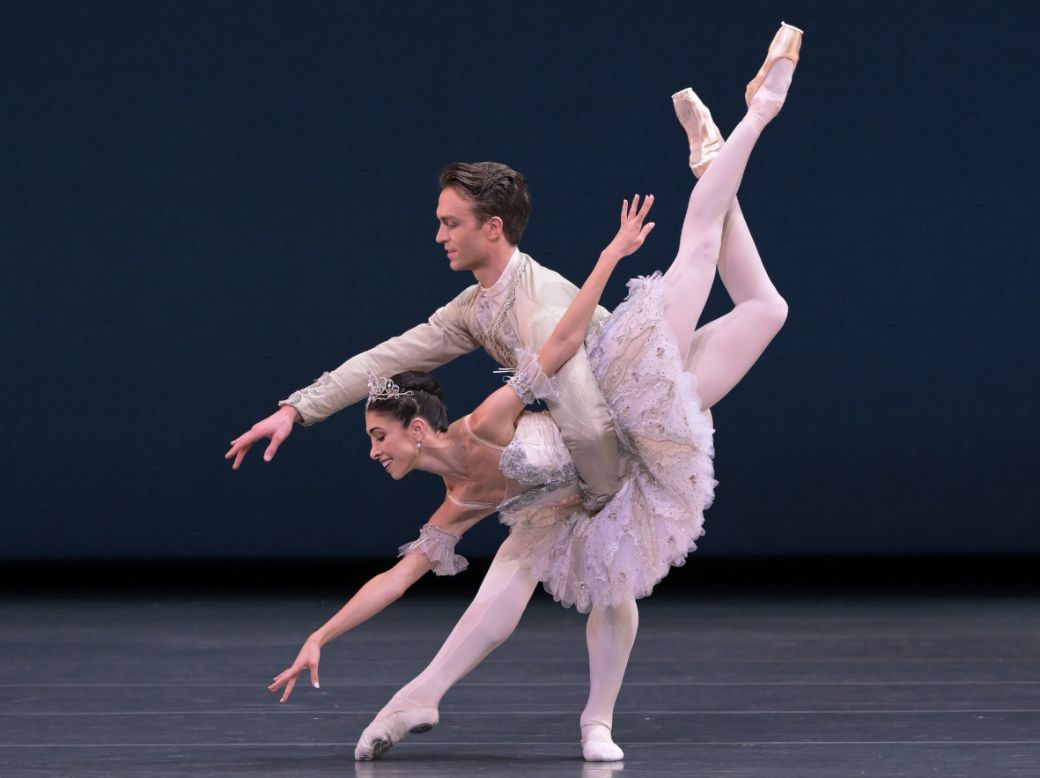 Yasmine Naghdi and Matthew Ball in <i>The Sleeping Beauty</i> © Takashi Shikama
