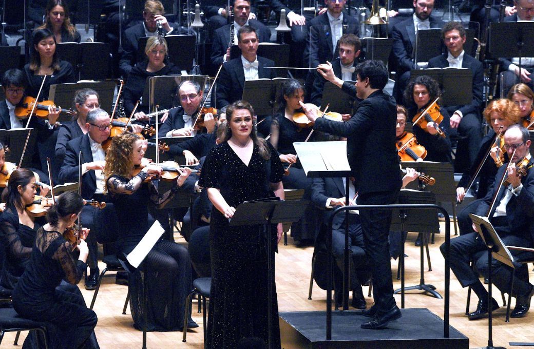 Aziz Shokhakimov et Anna Kissjudit dans la <i>Troisi&egrave;me Symphonie</i> de Mahler &copy; Nicolas Roses