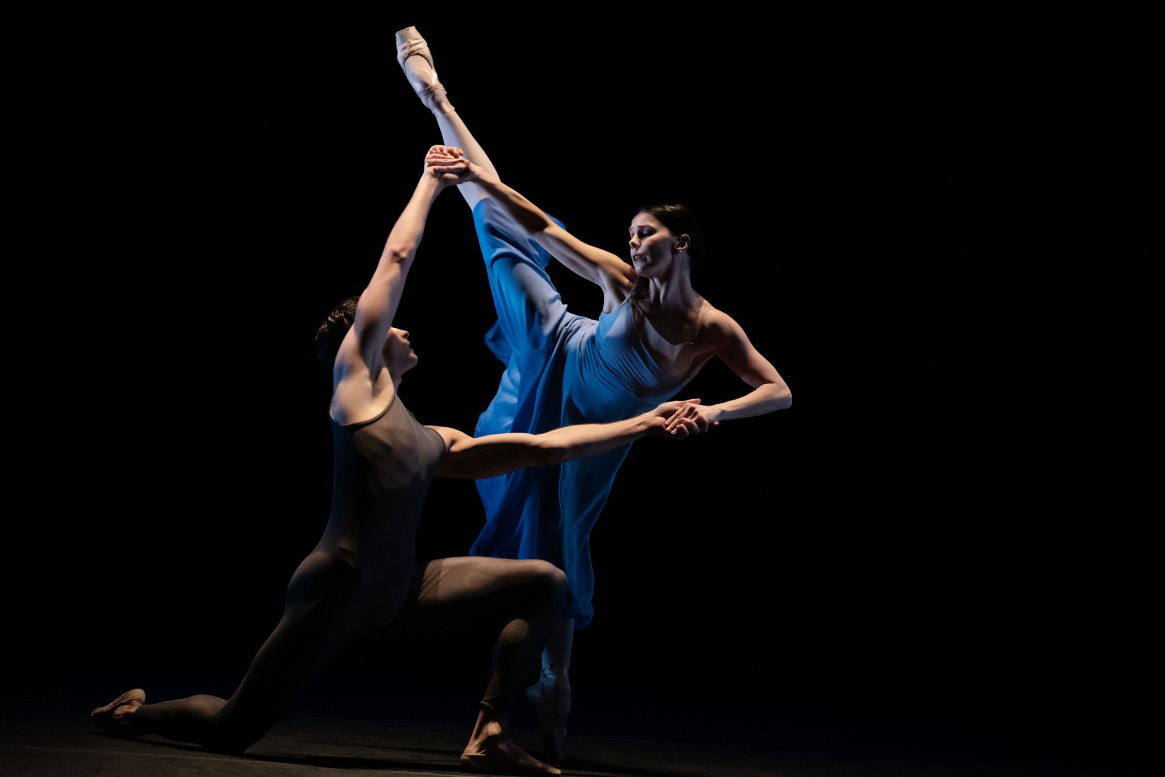 Reece Clarke and Natalia Osipova in <i>Valse Triste</i> © Julieta Cervantes