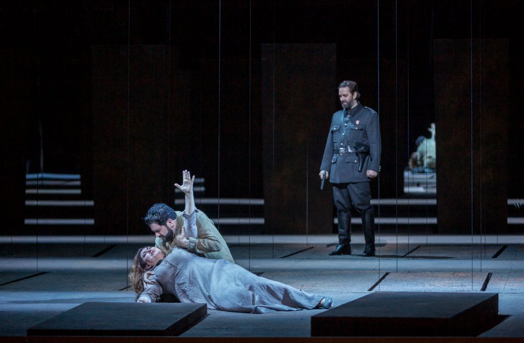 <i>Le Trouv&egrave;re</i> &agrave; l'Op&eacute;ra Bastille &copy; S&eacute;bastien Math&eacute; / Op&eacute;ra national de Paris