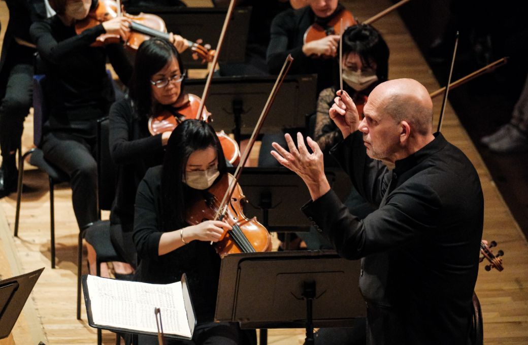 Jaap van Zweden conducts the Hong Kong Philharmonic © Ka Lam | HK Phil
