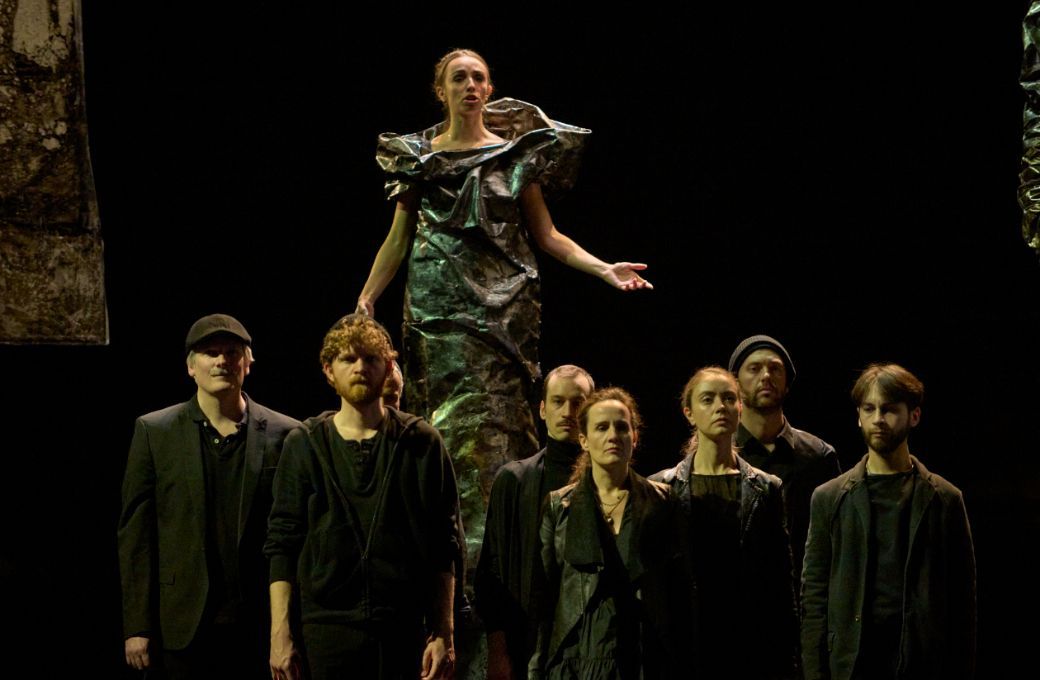 Lea Dessandre (Dido) y el coro de Les Arts Florissants &copy; Pablo Lorente | Teatros del Canal