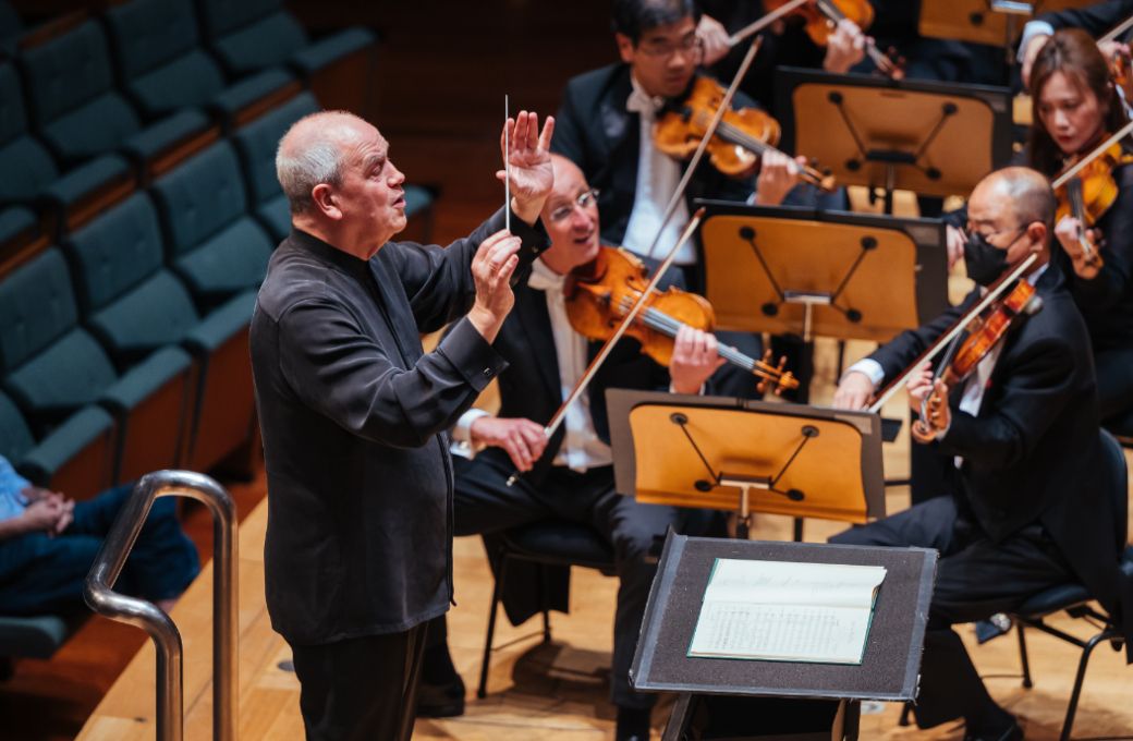 Hans Graf conducts the Singapore Symphony Orchestra &copy; Singapore Symphony Orchestra | Nathaniel Lim