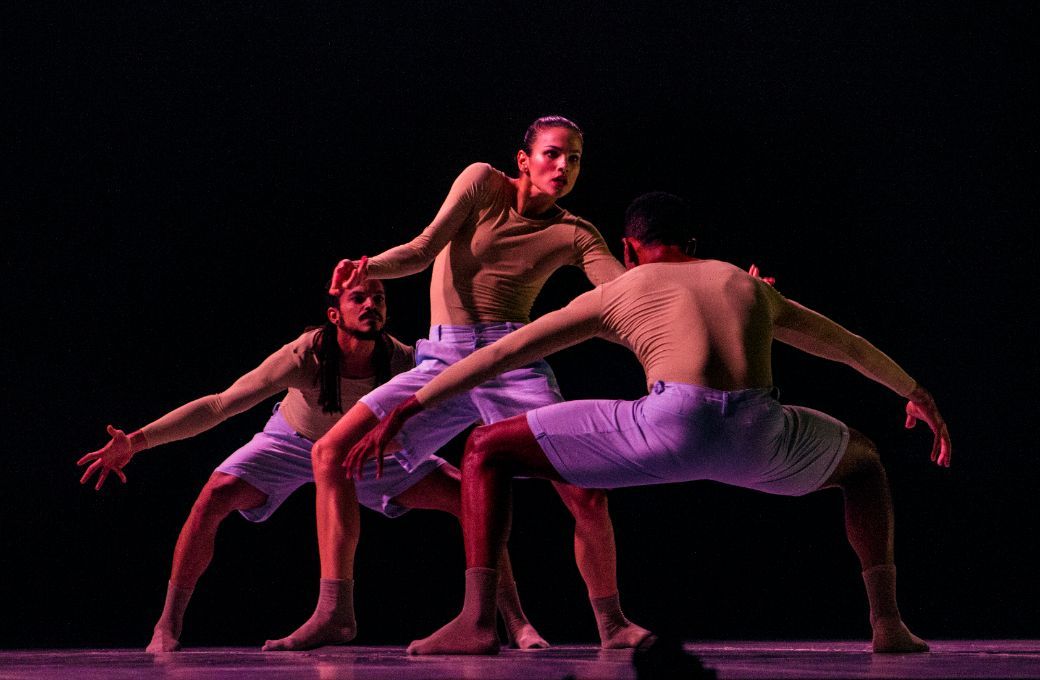 Acosta Danza in <i>Performance</i> &copy; Lester Vila Pereira