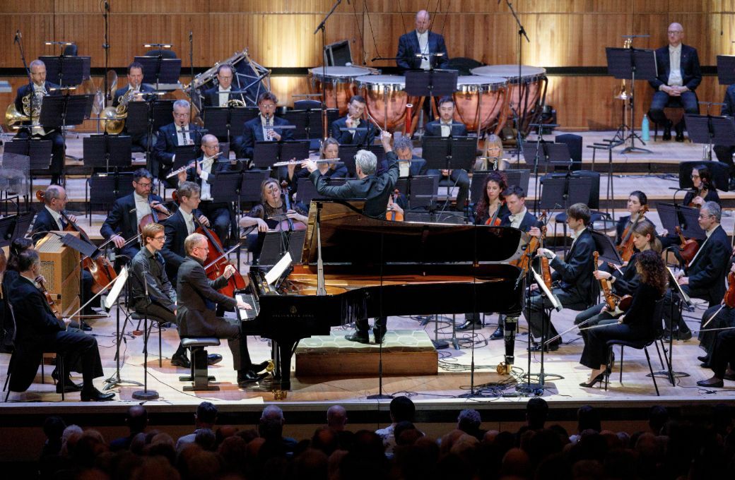 Steven Osborne, Edward Gardner and the London Philharmonic Orchestra © London Philharmonic Orchestra