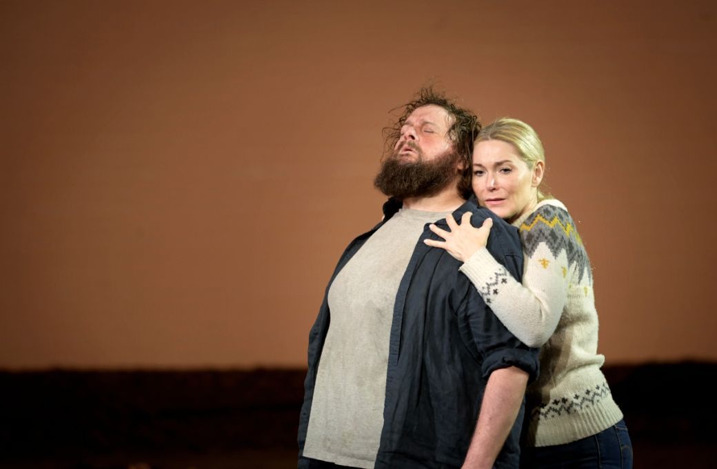 Allan Clayton (Peter Grimes) et Maria Bengtsson (Ellen) &copy; Vincent Pontet / Op&eacute;ra national de Paris