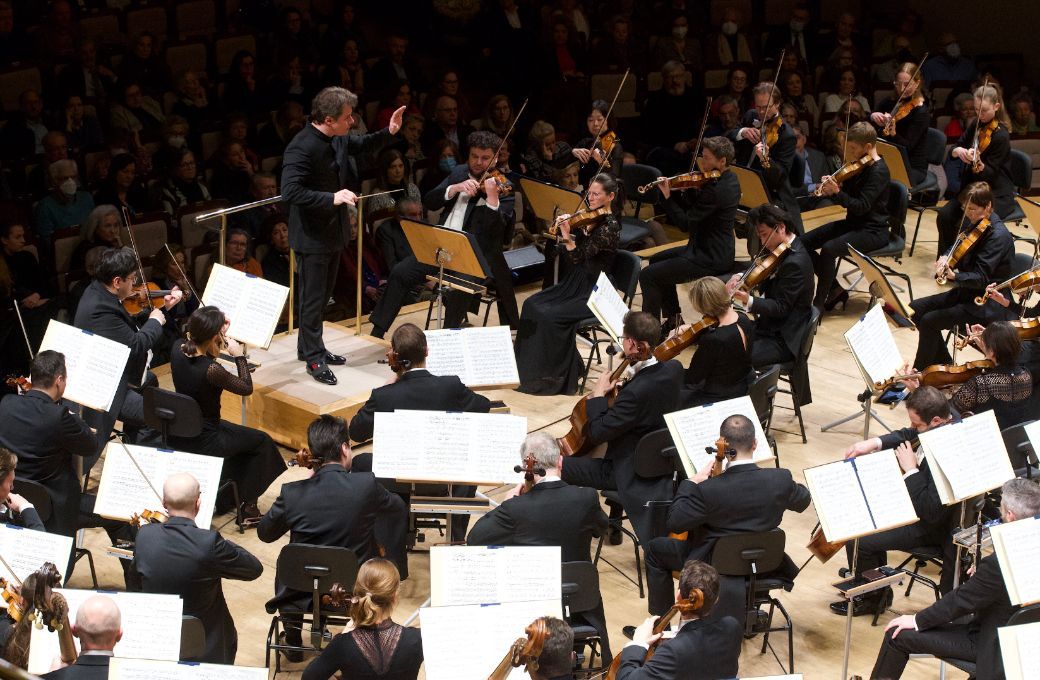Jakub Hrů&scaron;a al frente de la Bamberger Symphoniker &copy; Rafa Mart&iacute;n | Iberm&uacute;sica