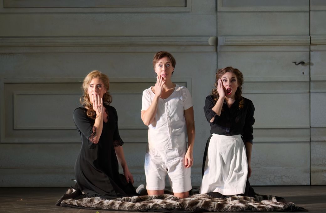 Lauren Fagan (Countess), Emily Fons (Cherubino) and Andrea Carroll (Susanna) © Michael Cooper