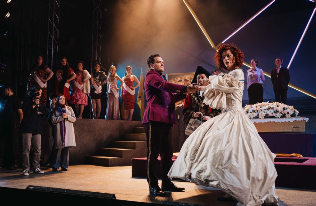 William Searle (King Ouf I) and Rosalind Dobson (Princess Laloula) © Robbie McFadzean | RCS
