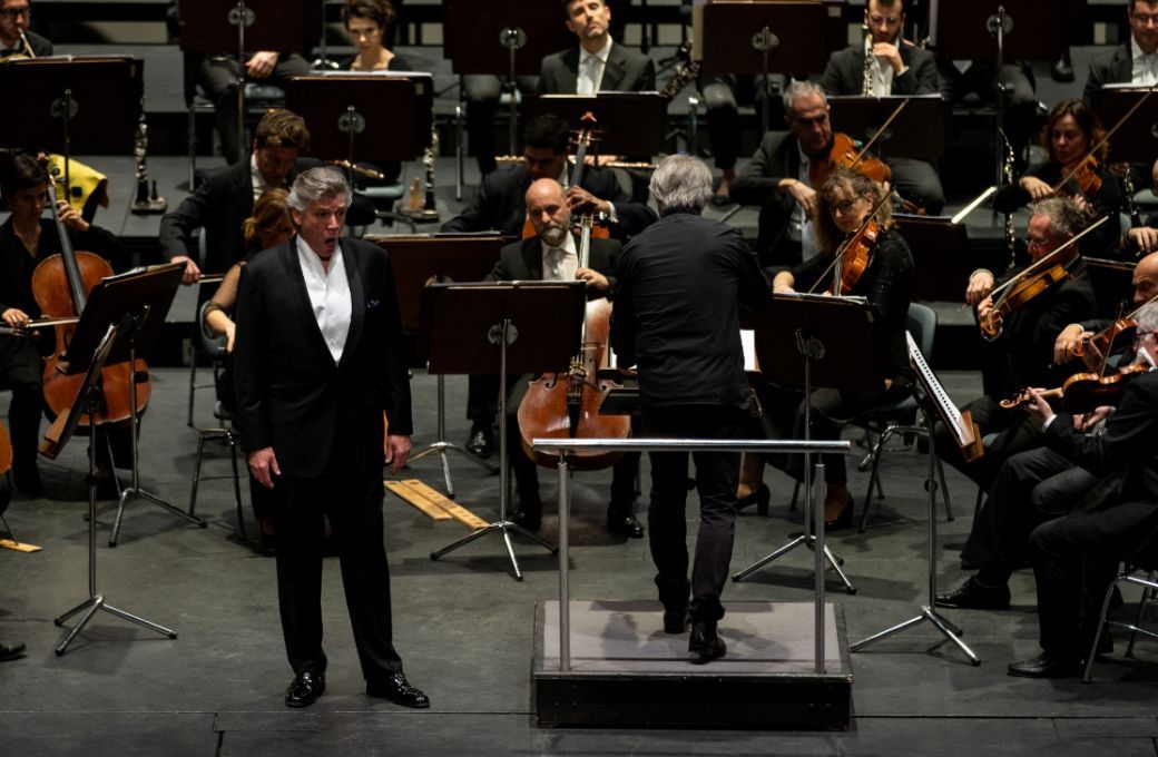 Thomas Hampson y la Orchestra del Maggio Musicale Fiorentino con Ingo Metzmacher en la dirección &copy; Festival Internacional de Música de Canarias