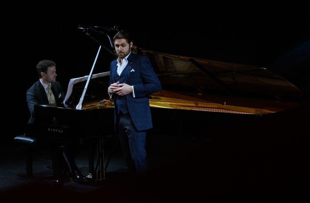 El pianista Ammiel Bushakevitz y el barítono Konstantin Krimmel en el Teatro de la Zarzuela © Rafa Martín | Centro Nacional de Difusión Musical (CNDM)