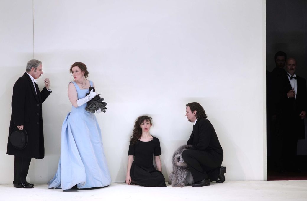 Roger Smeets (Dominik), Sara Jakubiak (Arabella), Sarah Defrise (Zdenka), Josef Wagner (Mandryka) &copy; Javier del Real | Teatro Real