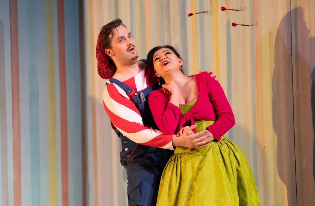 Andrzej Filończyk (Figaro) and Aigul Akhmetshina (Rosina) &copy; ROH | Bill Cooper