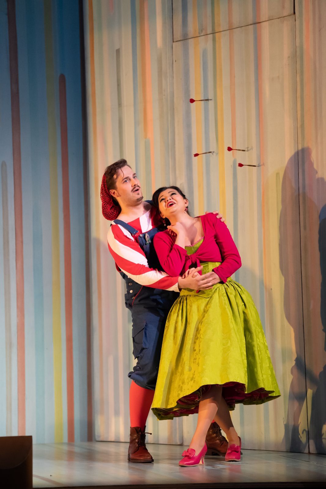 Andrzej Filończyk (Figaro) and Aigul Akhmetshina (Rosina) &copy; ROH | Bill Cooper
