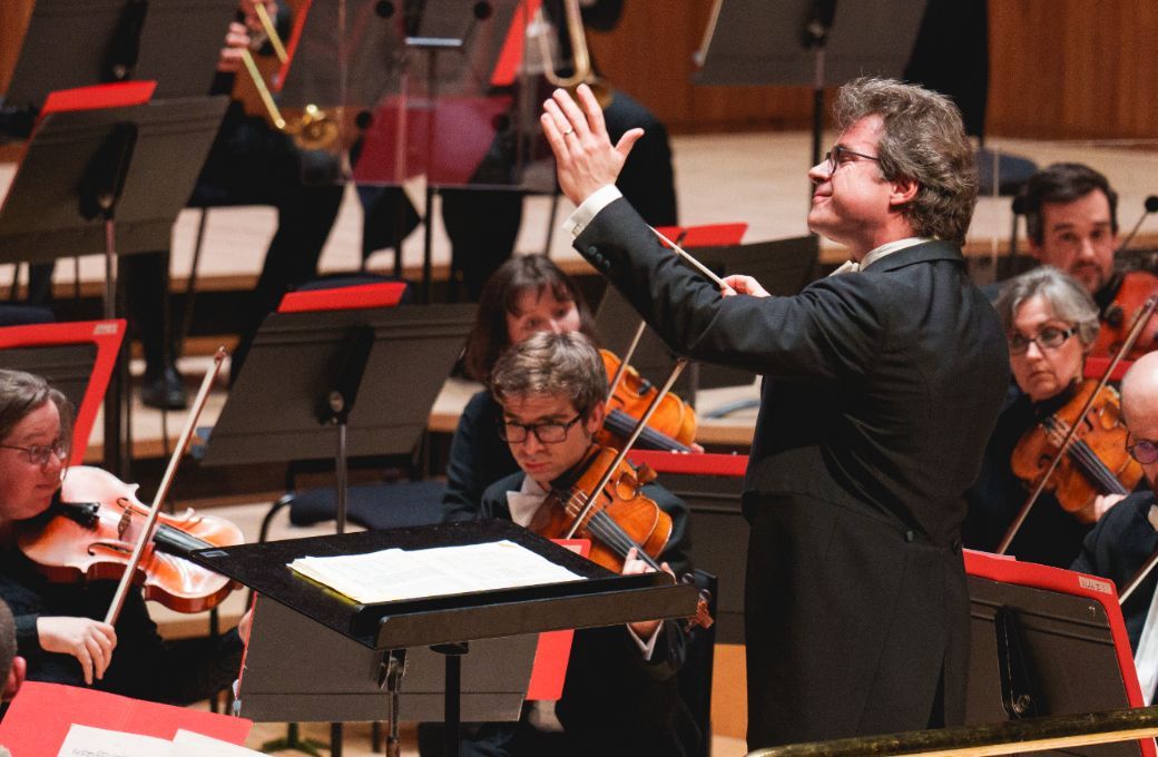 Jakub Hrůša conducts the Philharmonia © Andy Paradise