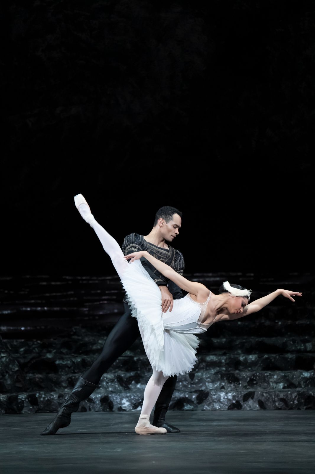 Brandon Lawrence and Céline Gittens in <i>Swan Lake</i> &copy; Bill Cooper