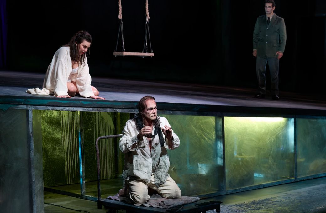 Ambur Braid (Salome) and Michael Kupfer-Radecky (Jochanaan) © Michael Cooper