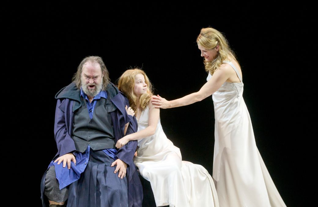 Wolfgang Koch (Jochanaan), Jana Radda (Young Salome) and Malin Bystr&ouml;m (Salome) &copy; Wiener Staatsoper | Michael P&ouml;hn