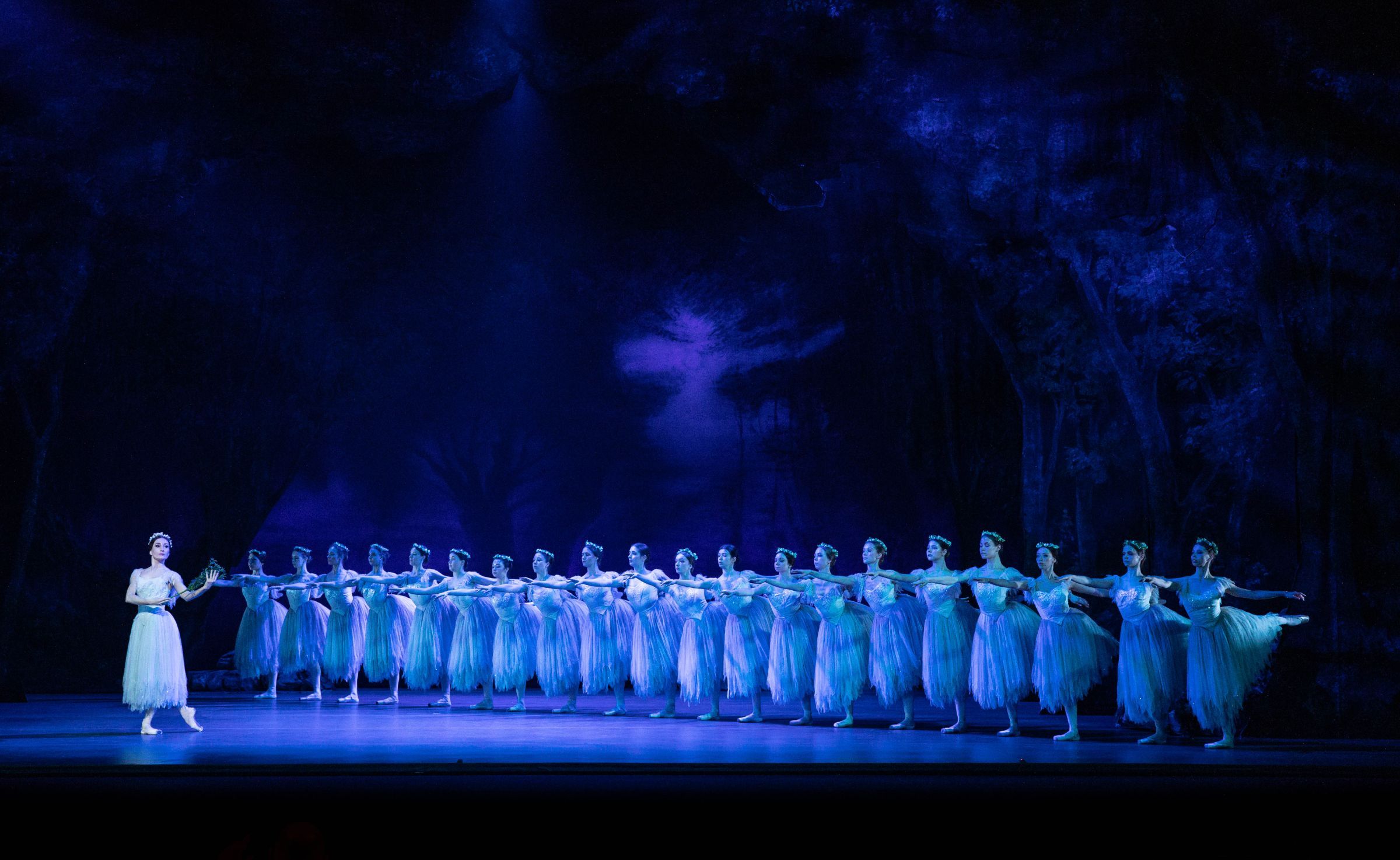 United Ukrainian Ballet in Ratmansky's <i>Giselle</i> Act 2 © Mark Senior