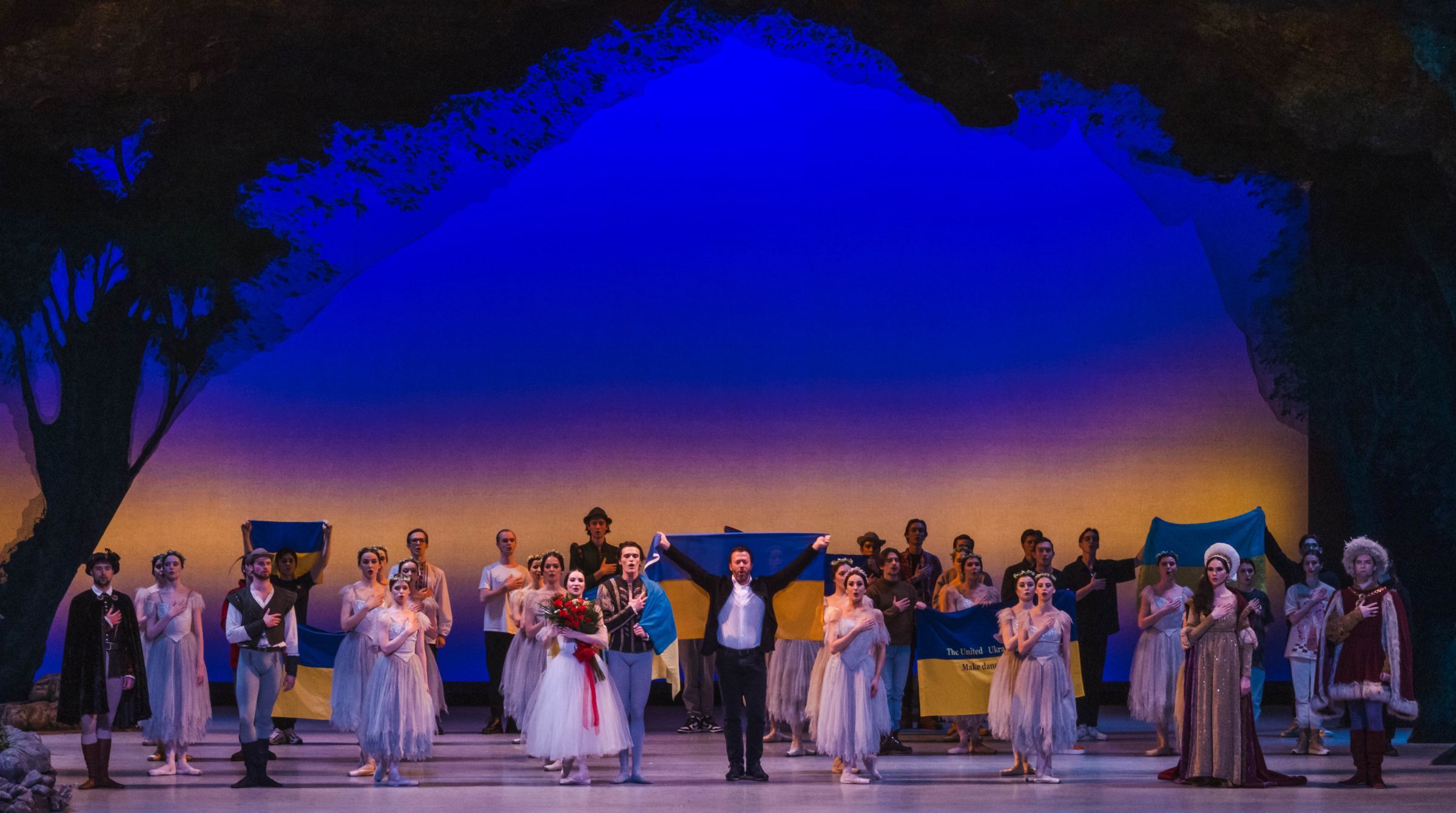 United Ukrainian Ballet, US Debut at the Kennedy Center, curtain call © Mena Brunette